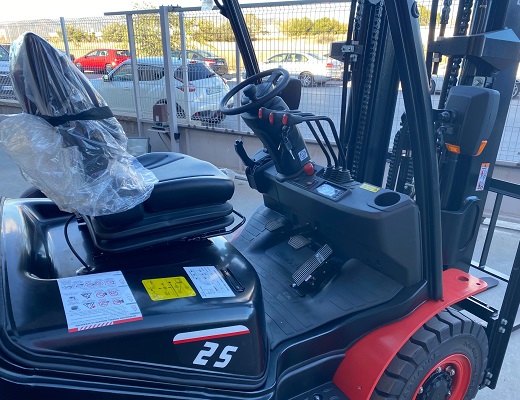 Carretilla Elevadora Electrica 2.500 kg. 3